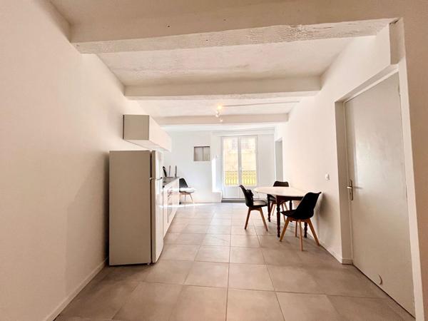 Maison de ville T3 meublée Mèze centre historique