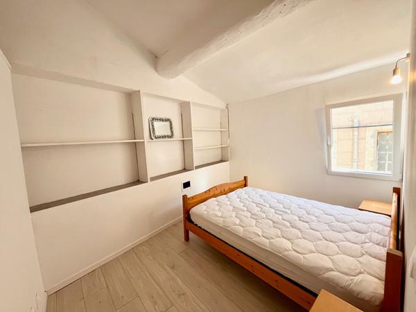 Maison de ville T3 meublée Mèze centre historique