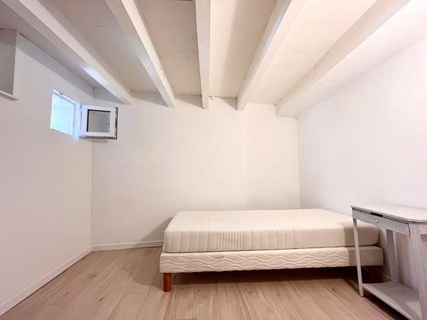 Maison de ville T3 meublée Mèze centre historique