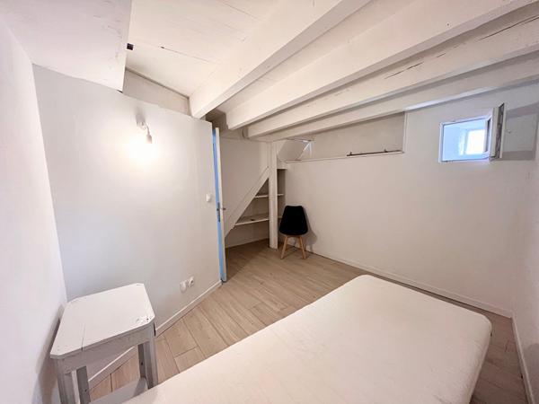 Maison de ville T3 meublée Mèze centre historique