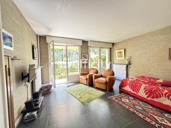 Appartement
         1 pièce
        - 49 m² 199 000 € *