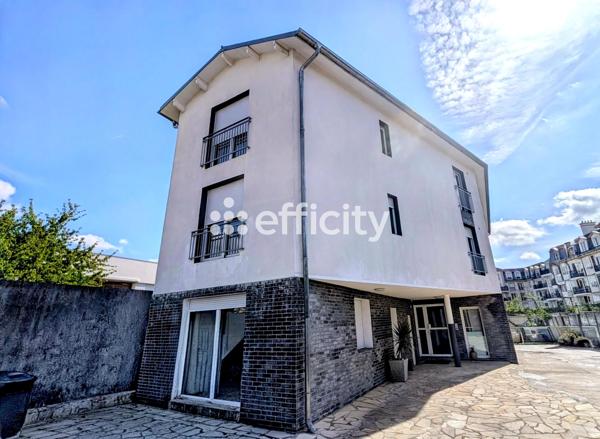Maison
         15 pièces
        - 350 m² Bien prestige 1 030 000 € *