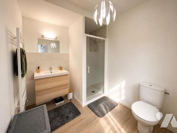 LA TRINITÉ-PLOUZANÉ - APPARTEMENT T2 - 41M² - Place de parking