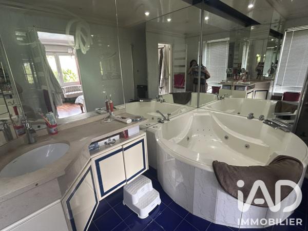 Maison à vendre 8 pièces 245,29 m² Chennevières-sur-Marne