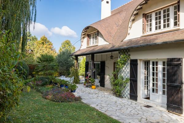 Chambourcy (78240) Maison familiale en centre-ville