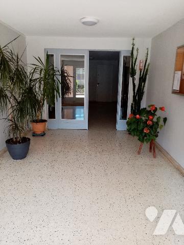 PROXIMITE CENTRE, APPARTEMENT T4 de 93,58 m² très bon état, cellier garage