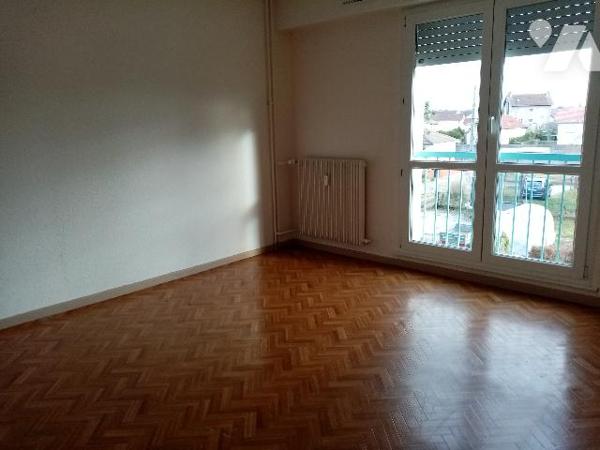 PROXIMITE CENTRE, APPARTEMENT T4 de 93,58 m² très bon état, cellier garage