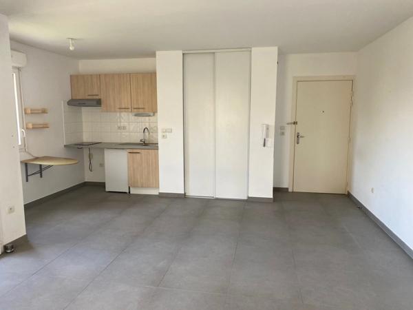 Spacieux T2 lumineux, avec parking privatif, local vélos et balcon