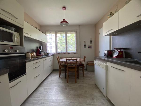 Appartement Lons-Le-Saunier / 5 pièces / 3 chambres / 92 m²