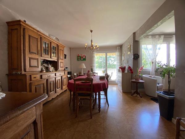 Appartement Lons-Le-Saunier / 5 pièces / 3 chambres / 92 m²