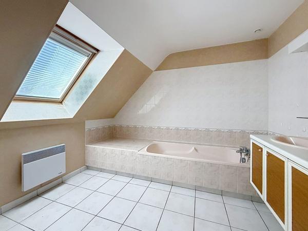 PLOEMEUR – Maison contemporaine lumineuse, 4 chambres et vie de plain-pied à deux pas du centre-ville !