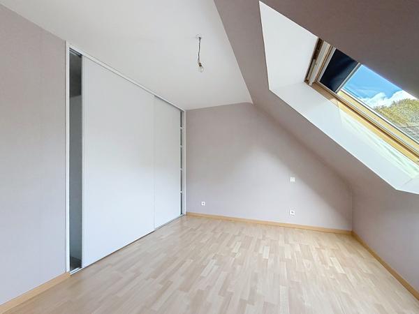 PLOEMEUR – Maison contemporaine lumineuse, 4 chambres et vie de plain-pied à deux pas du centre-ville !