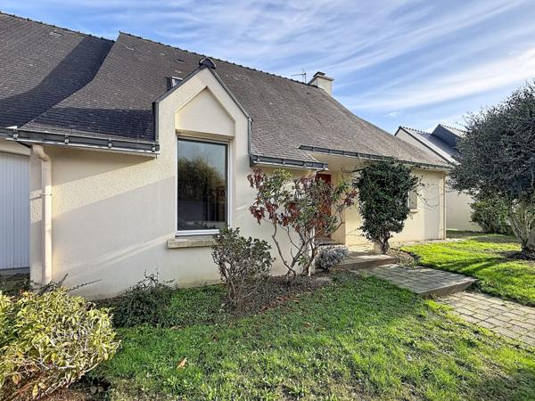 PLOEMEUR – Maison contemporaine lumineuse, 4 chambres et vie de plain-pied à deux pas du centre-ville !