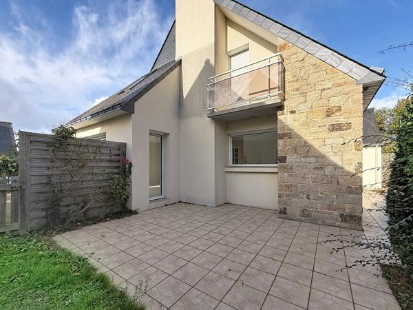 PLOEMEUR – Maison contemporaine lumineuse, 4 chambres et vie de plain-pied à deux pas du centre-ville !