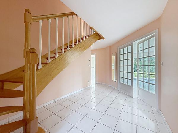 PLOEMEUR – Maison contemporaine lumineuse, 4 chambres et vie de plain-pied à deux pas du centre-ville !