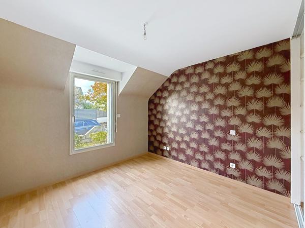PLOEMEUR – Maison contemporaine lumineuse, 4 chambres et vie de plain-pied à deux pas du centre-ville !