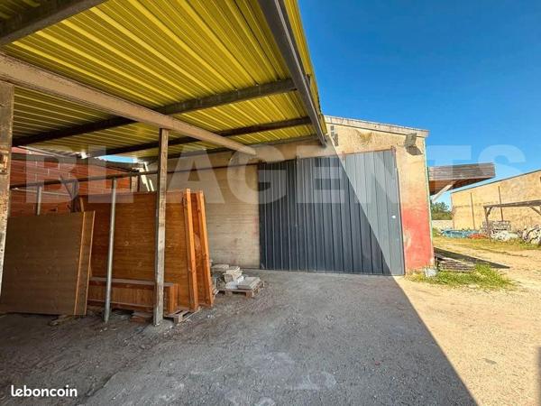 Entrepôt + 2 chalets sur terrain clos – Limoux