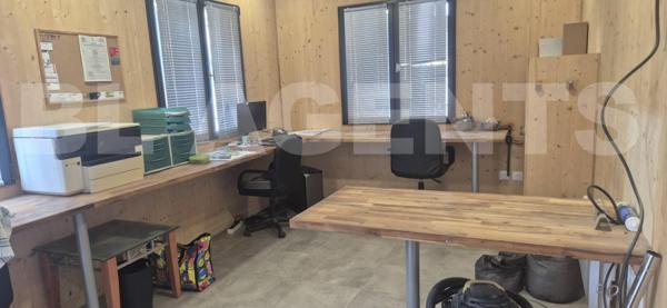 Entrepôt + 2 chalets sur terrain clos – Limoux