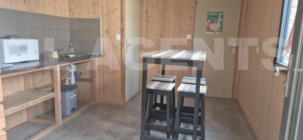 Entrepôt + 2 chalets sur terrain clos – Limoux