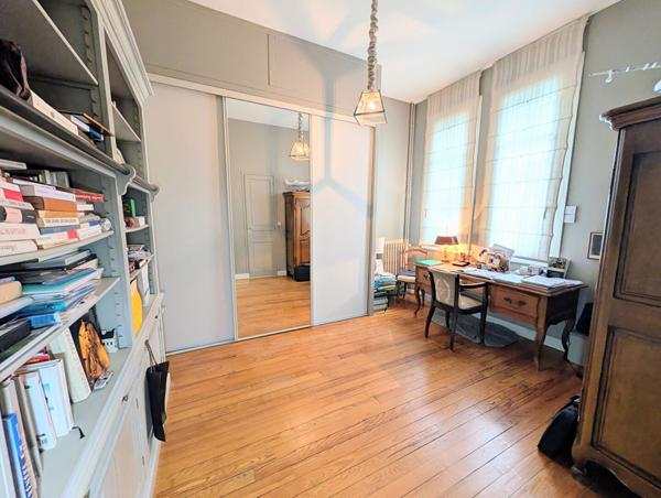 TOULOUSE COTE PAVEE Maison familiale 204 m² avec 5 chambres et jardin