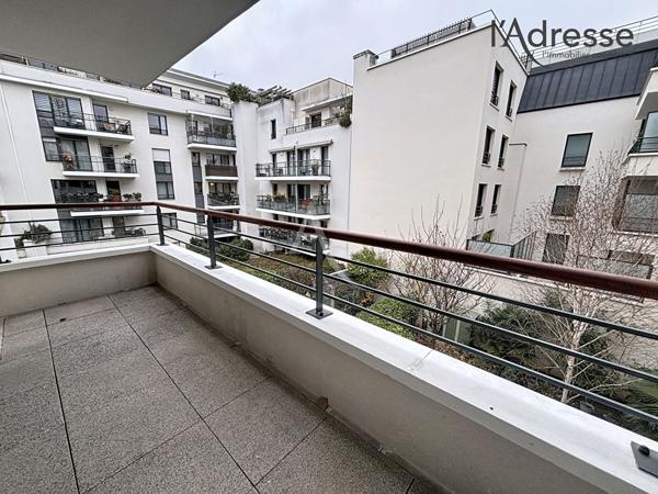 Studio de 28m² avec balcon - Suresnes - Résidence récente - Parking en SUS