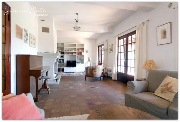 Propriété de 218m² habitable 6 pièces sur grand terrain avec vue dégagée proche de PEZENAS (34120)