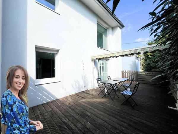 Maison mitoyenne de 125 m2 moderne avec jardin, garage et place de parking