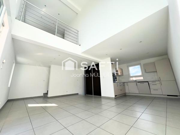 Maison mitoyenne de 125 m2 moderne avec jardin, garage et place de parking