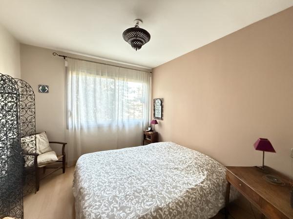 Appartement traversant 3 chambres proche Marcombes