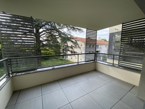 LOCATION 69130 ECULLY - APPARTEMENT T2 au 1er étage - résidence récente - balcon.