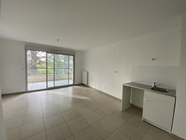 LOCATION 69130 ECULLY - APPARTEMENT T2 au 1er étage - résidence récente - balcon.