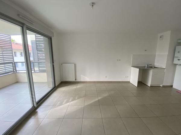 LOCATION 69130 ECULLY - APPARTEMENT T2 au 1er étage - résidence récente - balcon.