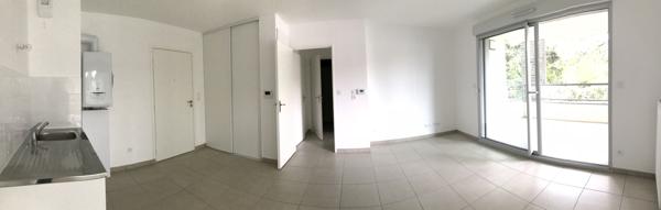 LOCATION 69130 ECULLY - APPARTEMENT T2 au 1er étage - résidence récente - balcon.