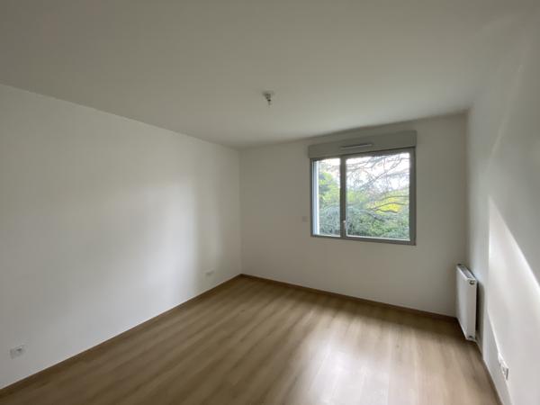 LOCATION 69130 ECULLY - APPARTEMENT T2 au 1er étage - résidence récente - balcon.
