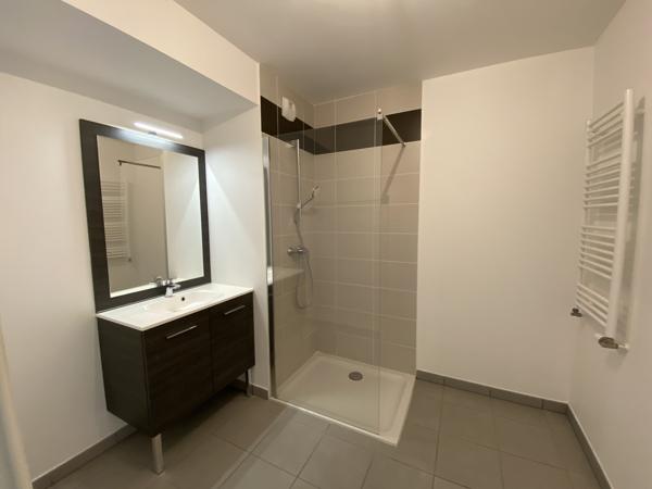 LOCATION 69130 ECULLY - APPARTEMENT T2 au 1er étage - résidence récente - balcon.