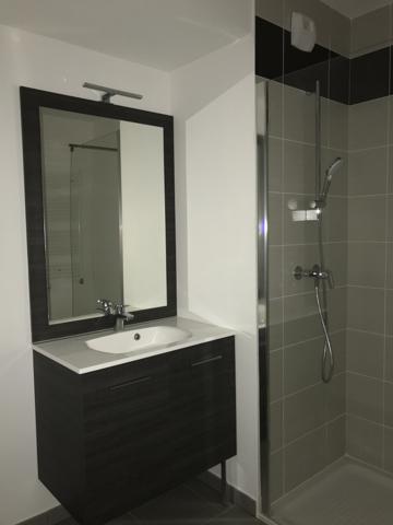 LOCATION 69130 ECULLY - APPARTEMENT T2 au 1er étage - résidence récente - balcon.