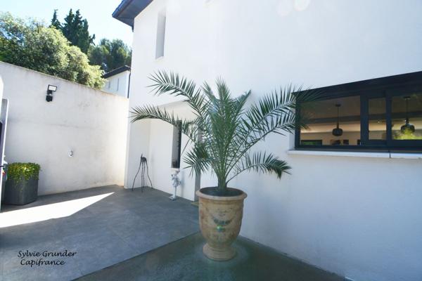 Maison à vendre contemporaine 6 pièces 4 chambres Salon de Provence