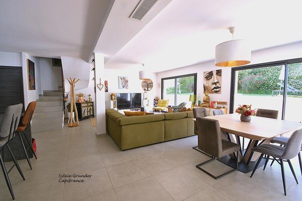 Maison à vendre contemporaine 6 pièces 4 chambres Salon de Provence