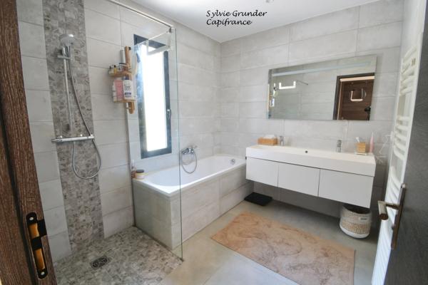 Maison à vendre contemporaine 6 pièces 4 chambres Salon de Provence