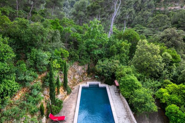 Marseille 9éme, Parc National des Calanques, Maison de Maître de 500 m² avec son parc de 2 Hectares , 11 studios