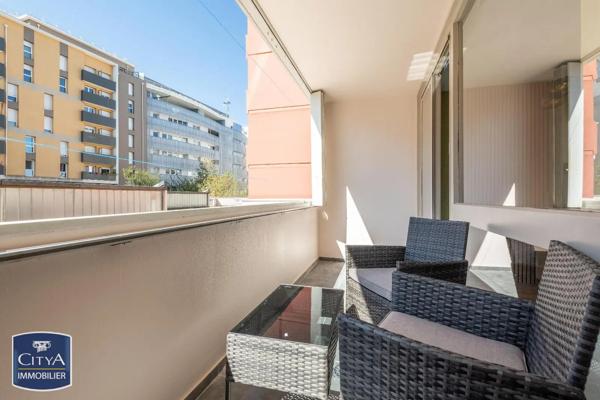 Appartement à louer 1 pièce 78.61m² Villeurbanne (69100)