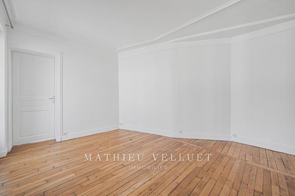 Paris (75018) T2 50m², 4ème Étage avec vue dégagée, DPE C - Jules Joffrin