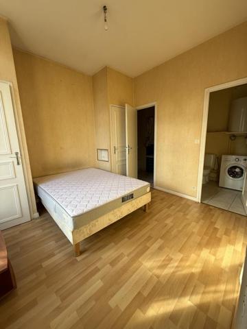 31/33 RUE SAINT GILLES - F2 au 1er - Hyper centre