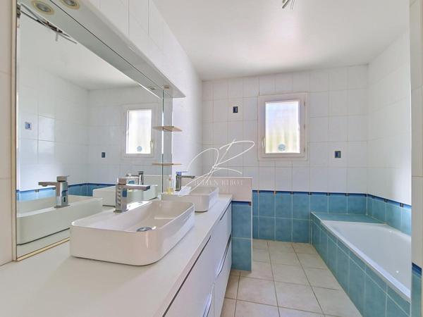 Villa T5 4 chambres 142 m² piscine