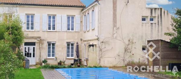 Maison bourgeoise de 1850 en pierre, 8 pièces, piscine, jardin clos