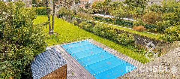 Maison bourgeoise de 1850 en pierre, 8 pièces, piscine, jardin clos