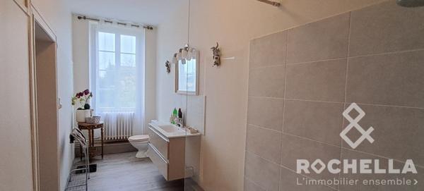 Maison bourgeoise de 1850 en pierre, 8 pièces, piscine, jardin clos