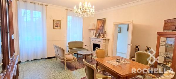 Maison bourgeoise de 1850 en pierre, 8 pièces, piscine, jardin clos