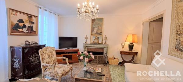 Maison bourgeoise de 1850 en pierre, 8 pièces, piscine, jardin clos