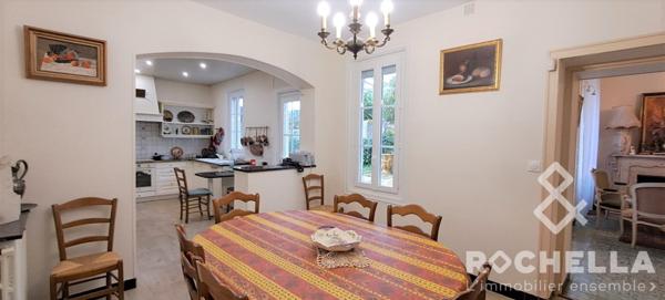 Maison bourgeoise de 1850 en pierre, 8 pièces, piscine, jardin clos